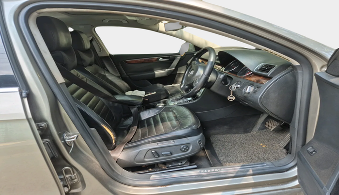 2013 Volkswagen Passat HIGHLINE DSG, Diesel, Automatic, 1,47,711 km, interior
