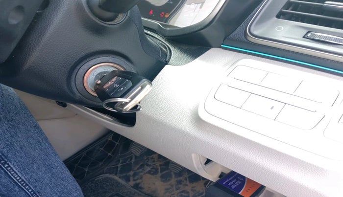 2021 Mahindra XUV300 W6 1.2 PETROL, Petrol, Manual, 59,987 km, interior