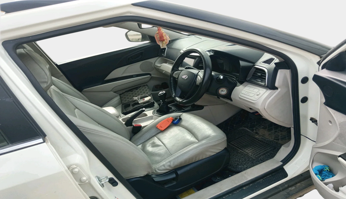 2021 Mahindra XUV300 W6 1.2 PETROL, Petrol, Manual, 59,987 km, interior