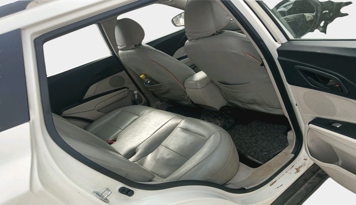 2021 Mahindra XUV300 W6 1.2 PETROL, Petrol, Manual, 59,987 km, interior