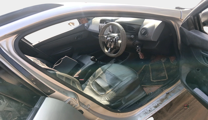 2017 Renault Kwid RXT 1.0, Petrol, Manual, 1,25,029 km, interior