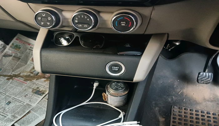 2020 Renault TRIBER RXZ AMT, Petrol, Automatic, 25,857 km, interior