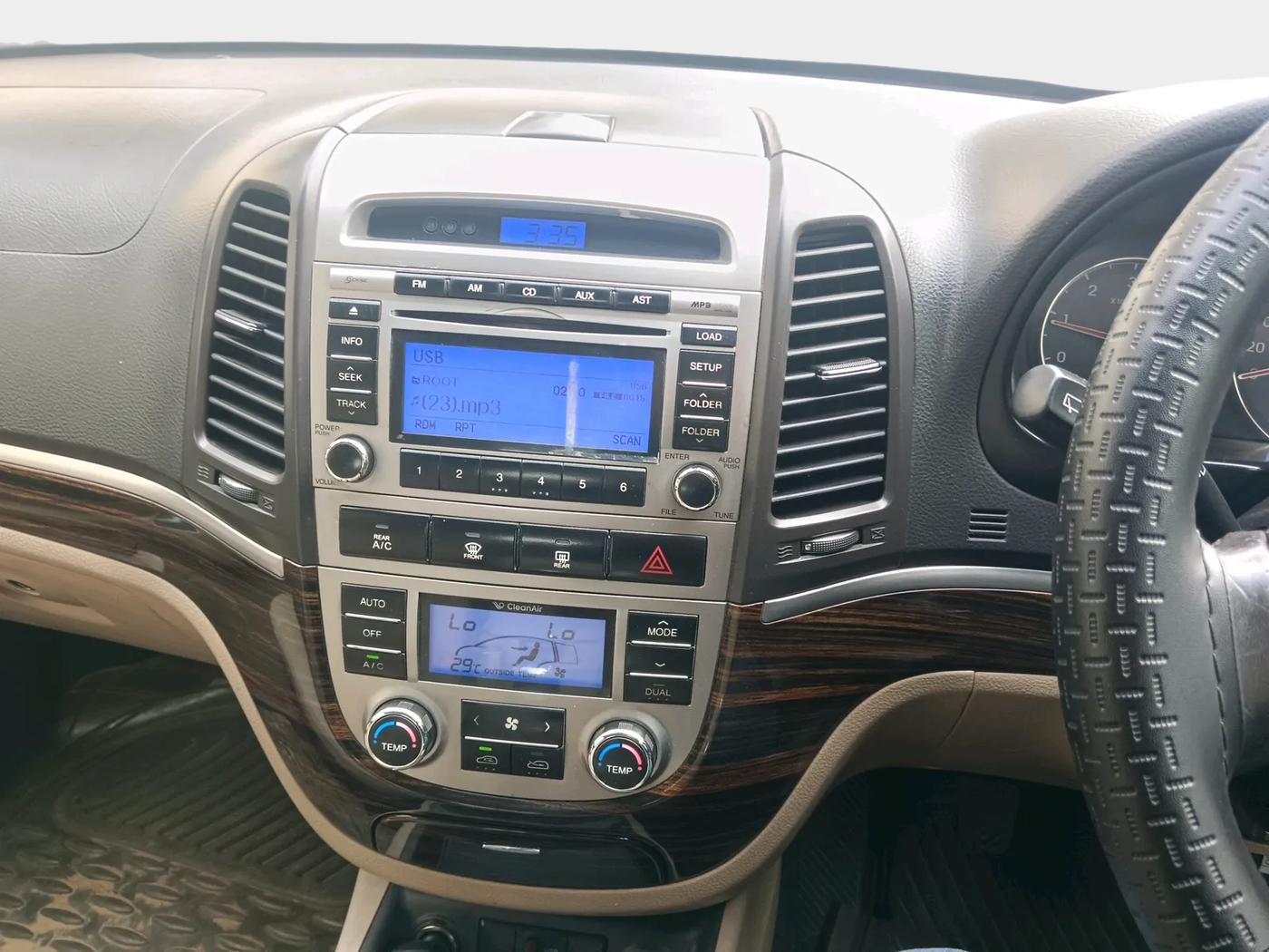 2012 Hyundai Santa Fe 2 WD, Diesel, Manual, 3,20,000 km, interior