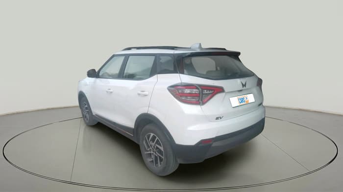 2024 Mahindra XUV400 EL Pro 39.4 KWH, Electric, Automatic, 31,510 km, exterior