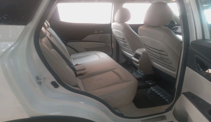 2024 Mahindra XUV400 EL Pro 39.4 KWH, Electric, Automatic, 31,510 km, interior