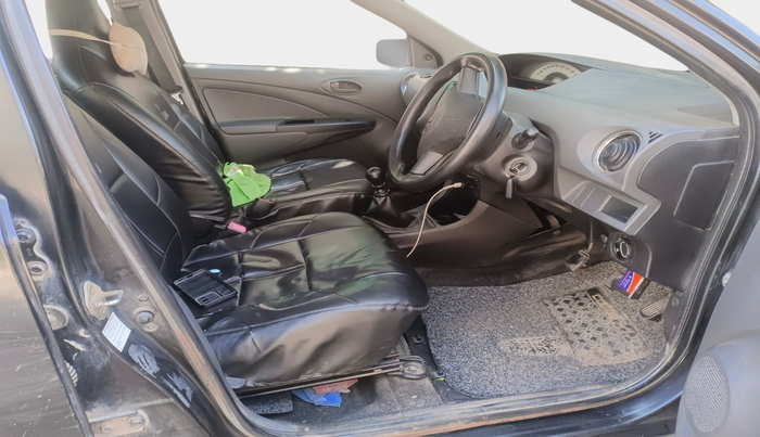 2013 Toyota Etios Liva GD, Diesel, Manual, 1,16,344 km, interior