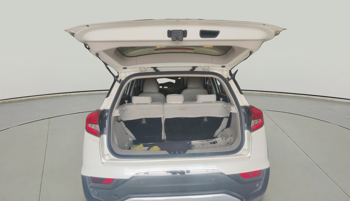2021 Mahindra XUV300 W8 (O) 1.5 DIESEL, Diesel, Manual, 1,44,193 km, exterior