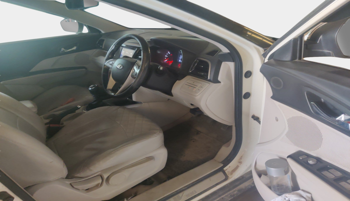 2021 Mahindra XUV300 W8 (O) 1.5 DIESEL, Diesel, Manual, 1,44,193 km, interior