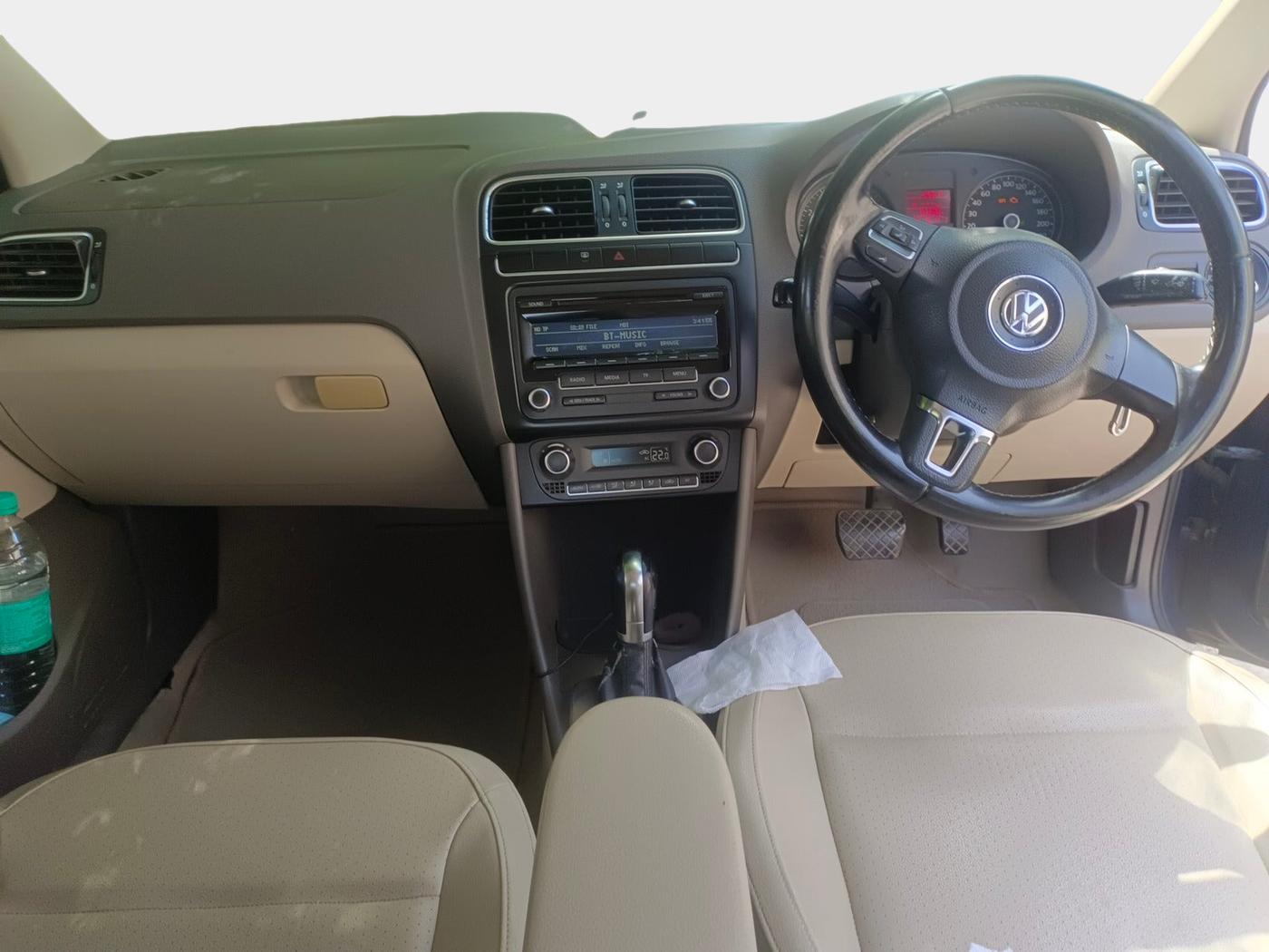 2013 Volkswagen Vento HIGHLINE PETROL AT, Petrol, Automatic, 85,000 km, interior