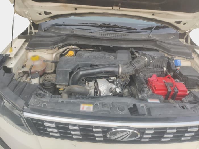 2020 Mahindra XUV300 W6 1.5 DIESEL AMT, Diesel, Automatic, 86,584 km, exterior