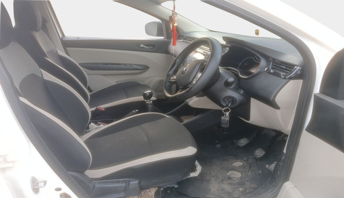 2022 Renault TRIBER RXE MT, Petrol, Manual, 77,338 km, interior
