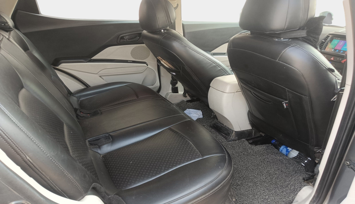 2023 Mahindra XUV300 W6 1.5 Sunroof Diesel, Diesel, Manual, 1,23,205 km, interior