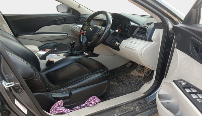 2023 Mahindra XUV300 W6 1.5 Sunroof Diesel, Diesel, Manual, 1,23,205 km, interior