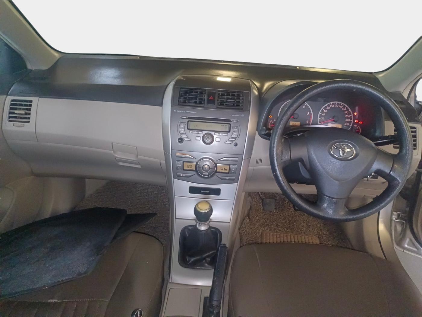 2013 Toyota Corolla Altis J DIESEL, Diesel, Manual, 1,44,567 km, interior