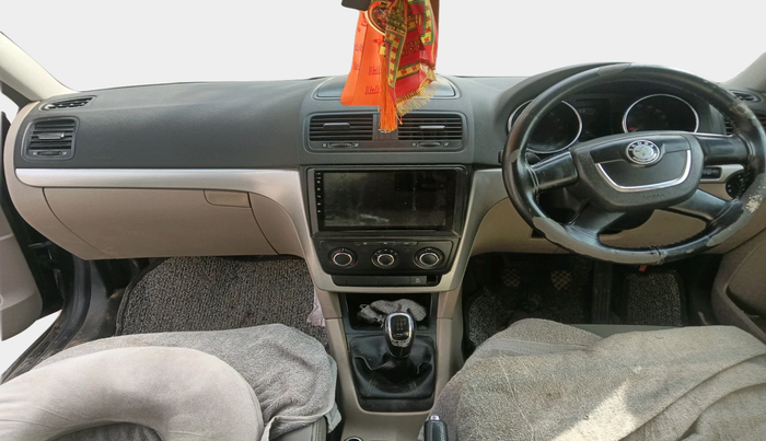 2012 Skoda Yeti AMBIENTE, Diesel, Manual, 1,41,195 km, interior