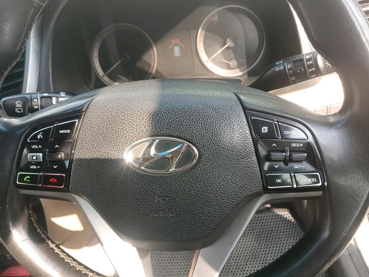 2016 Hyundai Tucson GLS 2WD AT DIESEL, Diesel, Automatic, 1,82,240 km, interior