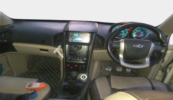 2015 Mahindra XUV500 W10, Diesel, Manual, 1,08,121 km, interior