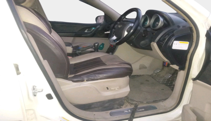 2015 Mahindra XUV500 W10, Diesel, Manual, 1,08,121 km, interior