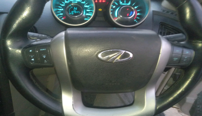 2015 Mahindra XUV500 W10, Diesel, Manual, 1,08,121 km, interior