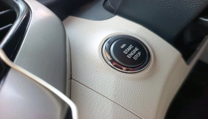 2020 Mahindra XUV300 W8 (O) 1.2 PETROL, Petrol, Manual, 41,553 km, interior