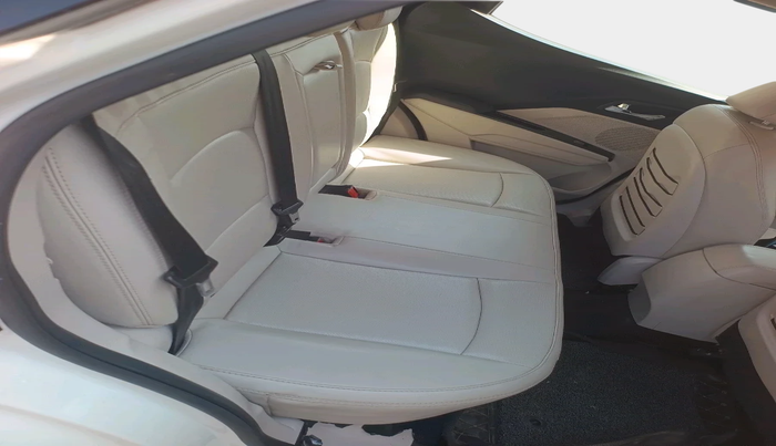 2020 Mahindra XUV300 W8 (O) 1.2 PETROL, Petrol, Manual, 41,553 km, interior