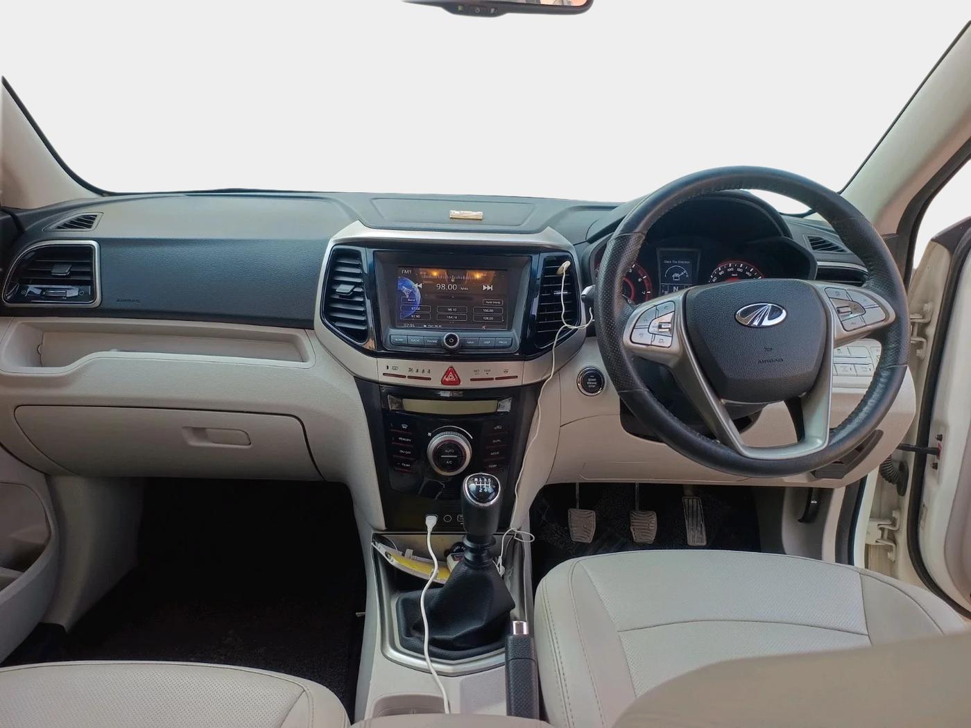 2020 Mahindra XUV300 W8 (O) 1.2 PETROL, Petrol, Manual, 41,553 km, interior