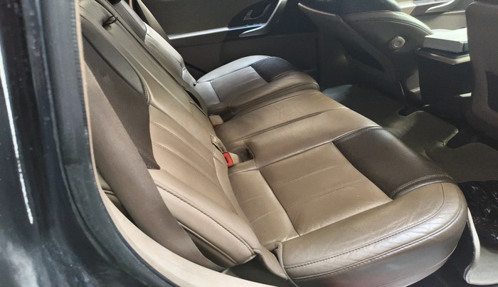 2013 Mahindra XUV500 W8, Diesel, Manual, 1,76,284 km, interior