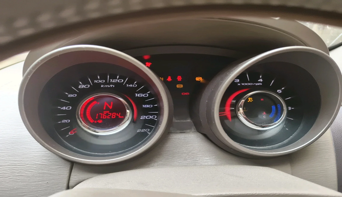 2013 Mahindra XUV500 W8, Diesel, Manual, 1,76,284 km, interior