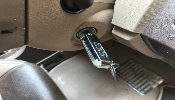 2013 Mahindra XUV500 W8, Diesel, Manual, 1,76,284 km, interior