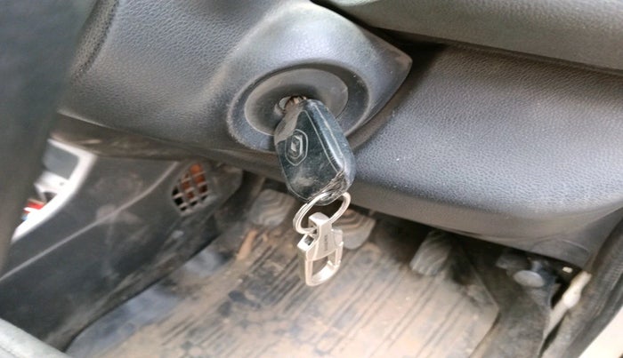 2016 Renault Kwid RXT 1.0, Petrol, Manual, 1,15,722 km, interior