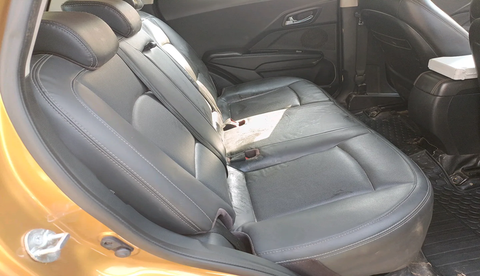 2022 Mahindra XUV300 W8 (O) 1.2 PETROL, Petrol, Manual, 22,633 km, interior