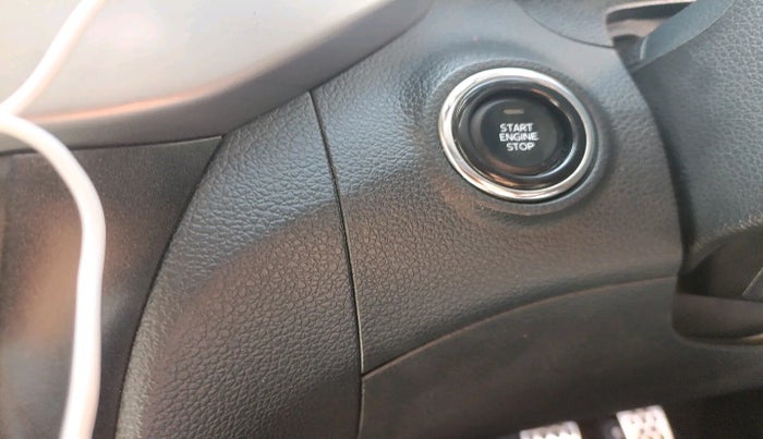 2022 Mahindra XUV300 W8 (O) 1.2 PETROL, Petrol, Manual, 22,633 km, interior
