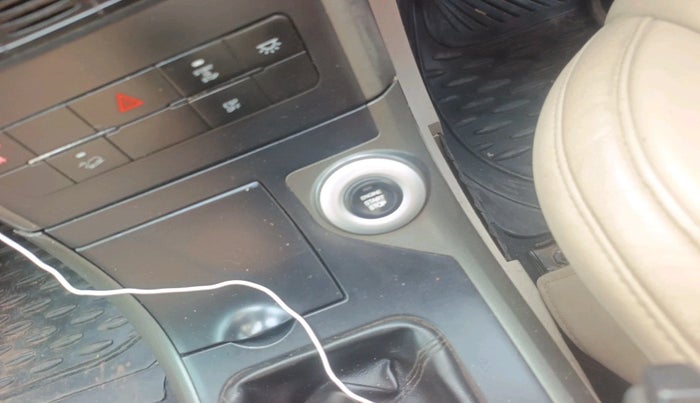 2017 Mahindra XUV500 W10, Diesel, Manual, 90,657 km, interior