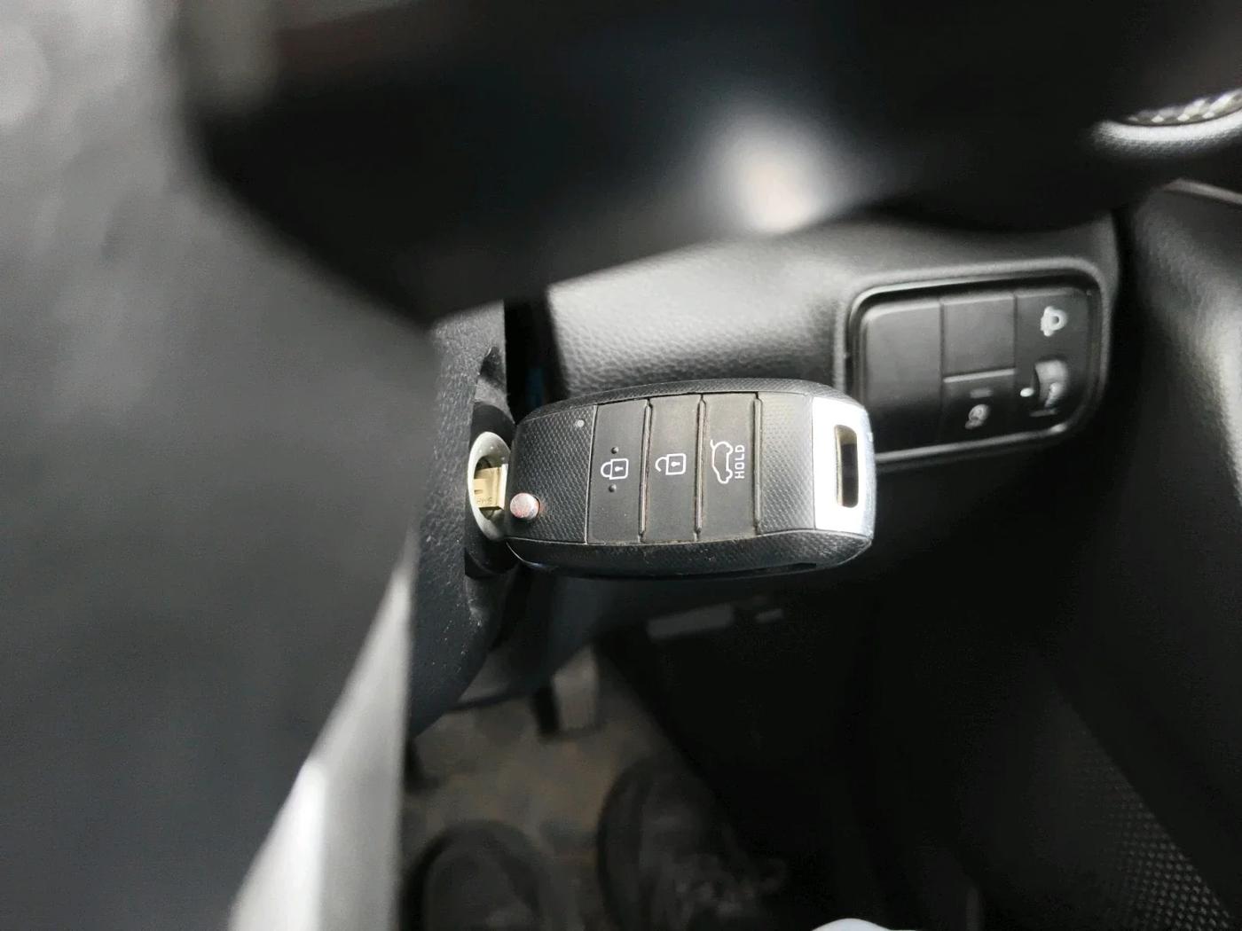 2023 KIA SONET HTK 1.2, Petrol, Manual, 18,792 km, interior