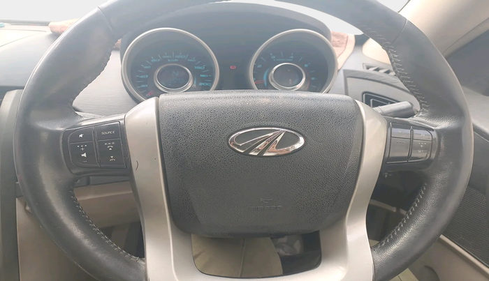2016 Mahindra XUV500 W8, Diesel, Manual, 1,39,255 km, interior