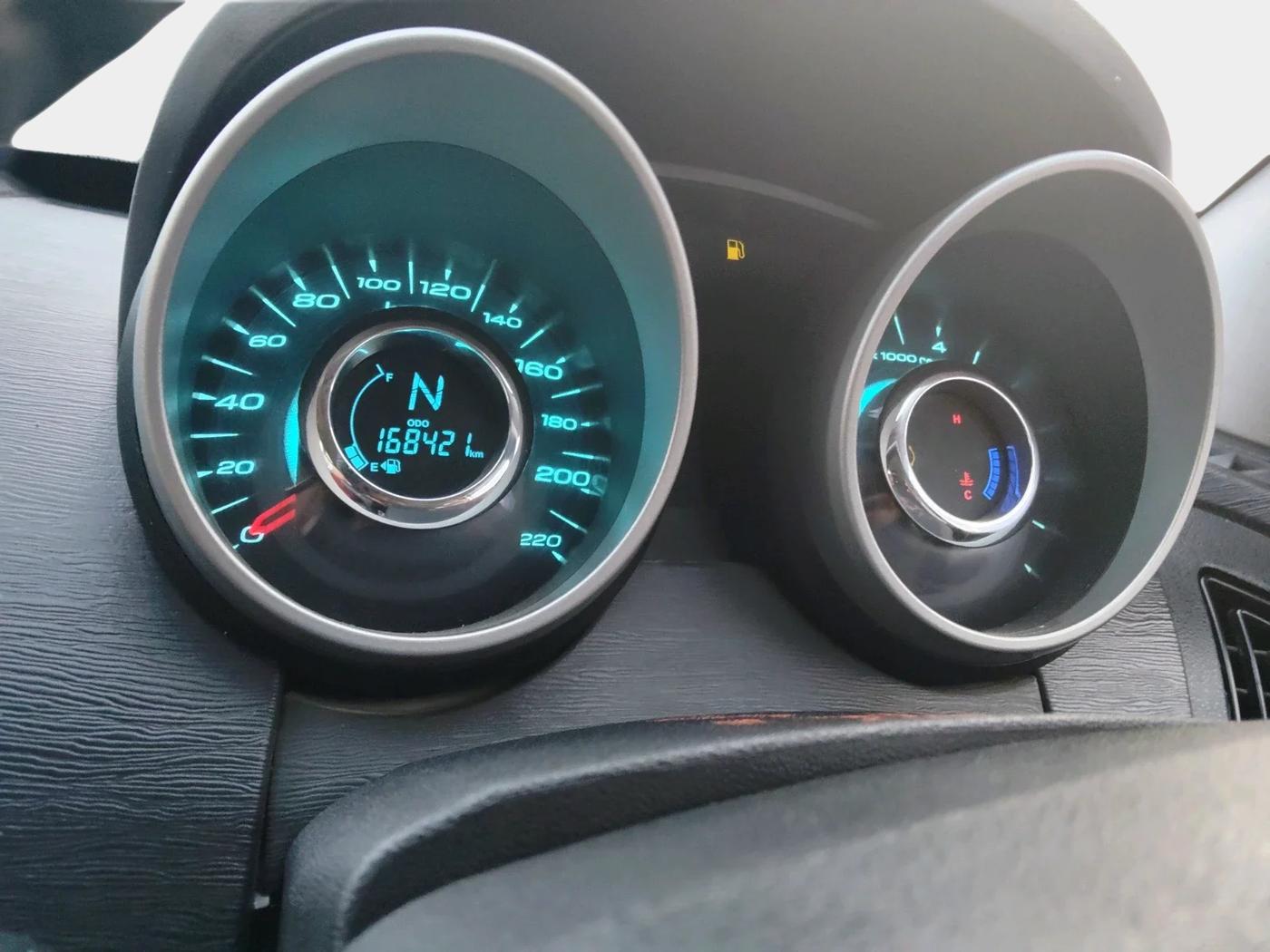 2017 Mahindra XUV500 W10 1.99, Diesel, Manual, 1,68,421 km, interior