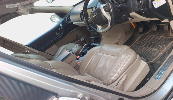 2015 Mahindra XUV500 W8, Diesel, Manual, 1,01,662 km, interior