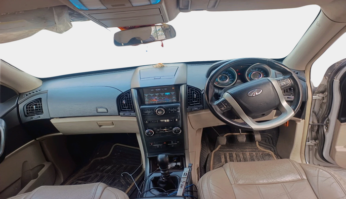 2015 Mahindra XUV500 W8, Diesel, Manual, 1,01,662 km, interior