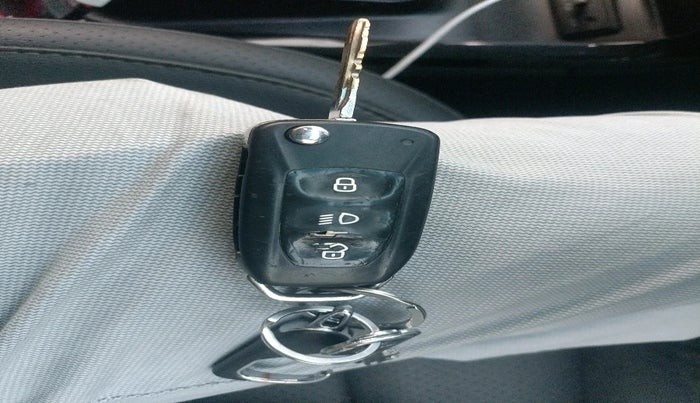 2018 Tata Hexa XTA 4X2 7 STR, Diesel, Automatic, 70,296 km, interior