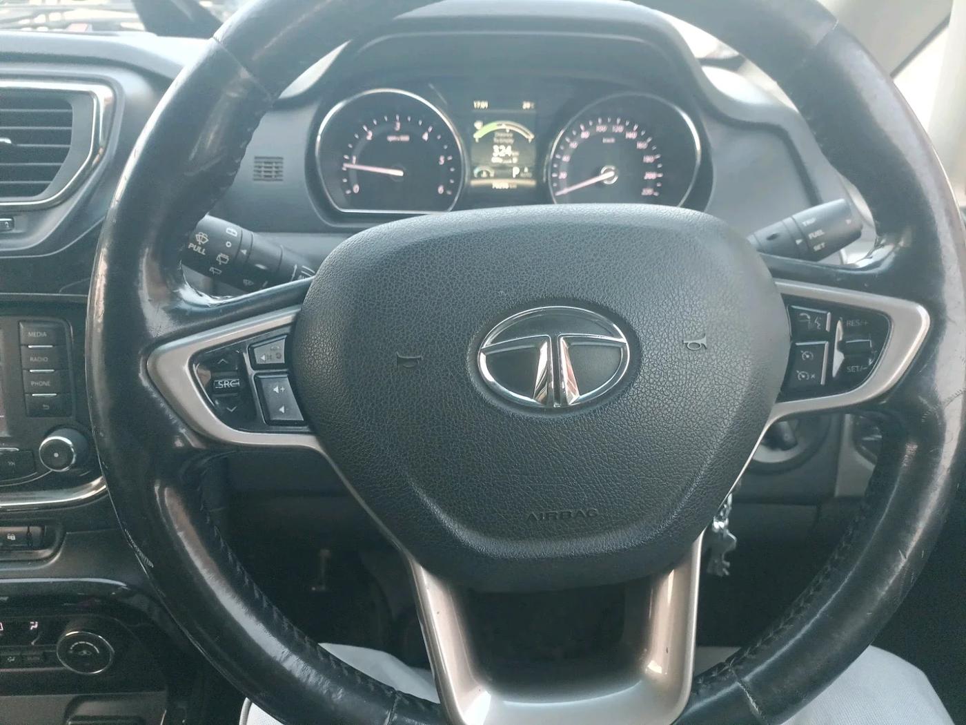 2018 Tata Hexa XTA 4X2 7 STR, Diesel, Automatic, 70,296 km, interior