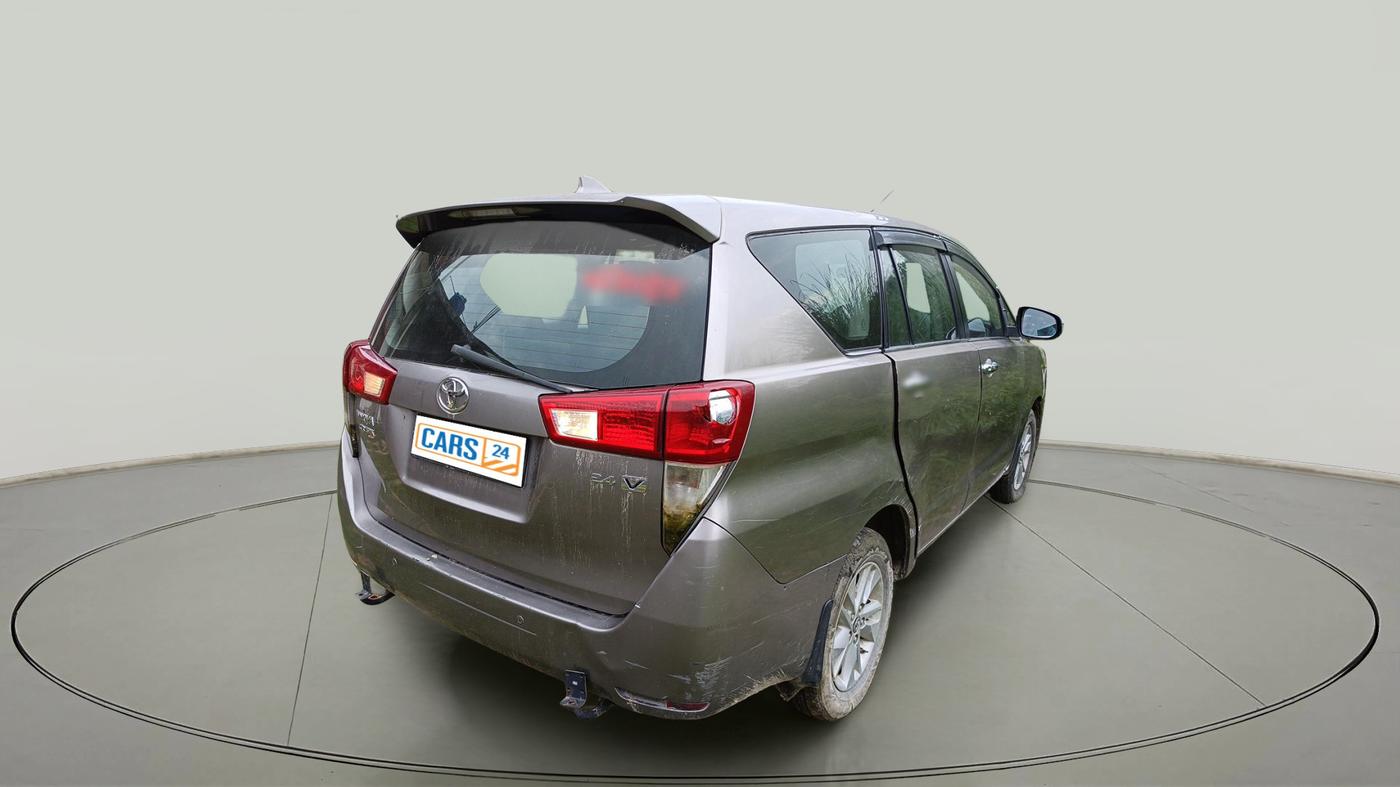 2017 Toyota Innova Crysta 2.4 VX 8 STR, Diesel, Manual, 2,66,783 km, exterior