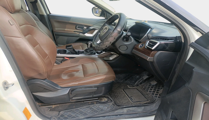 2019 Tata Harrier XZ 2.0L, Diesel, Manual, 2,37,766 km, interior