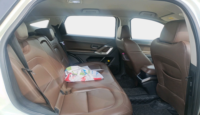 2019 Tata Harrier XZ 2.0L, Diesel, Manual, 2,37,766 km, interior
