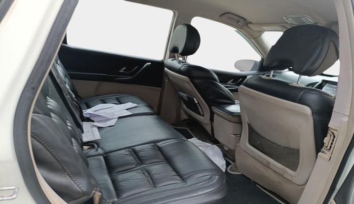 2017 Mahindra XUV500 W6, Diesel, Manual, 1,33,103 km, interior
