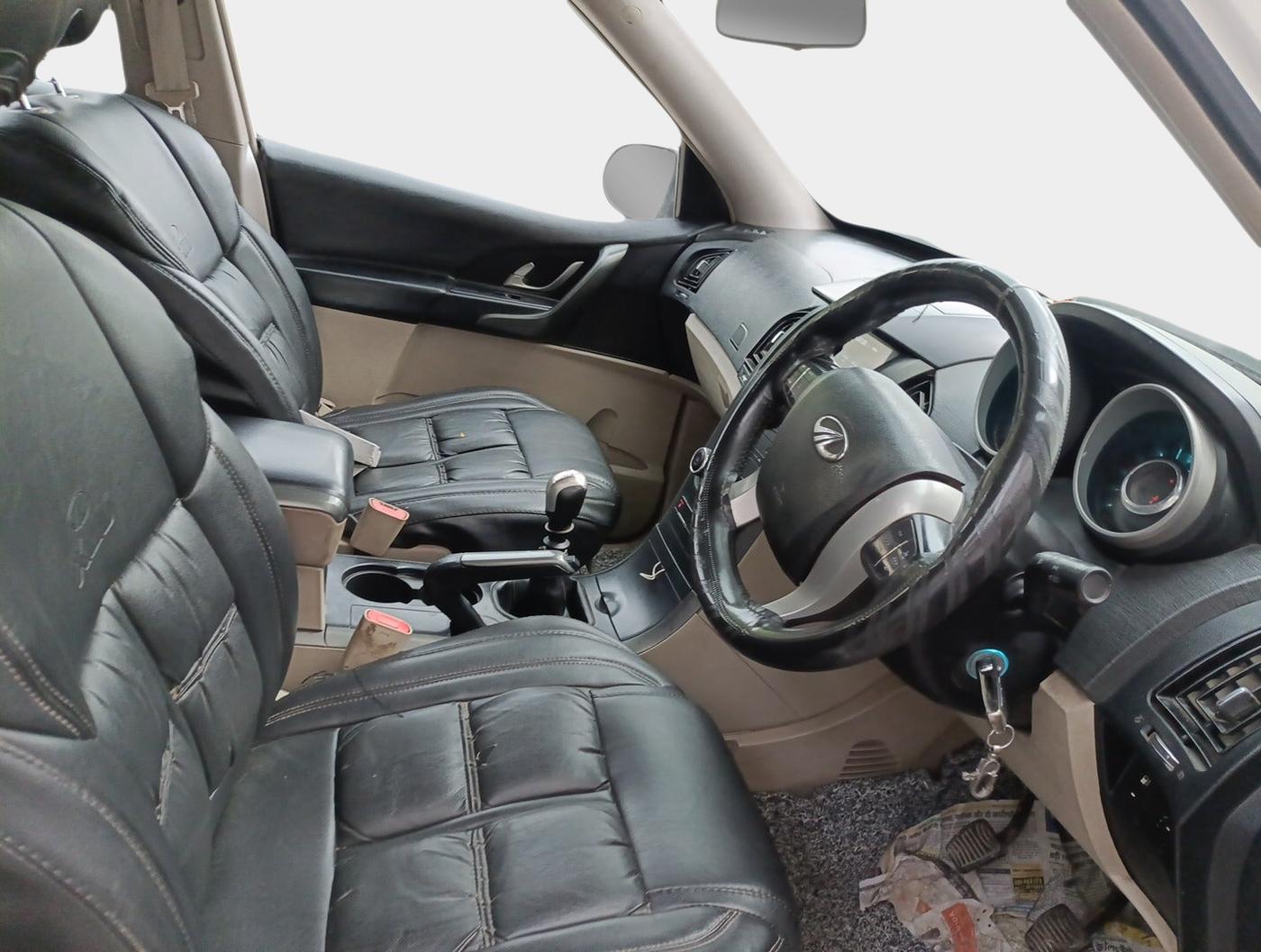 2017 Mahindra XUV500 W6, Diesel, Manual, 1,35,000 km, interior