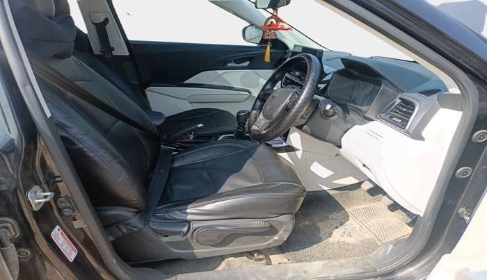 2024 Mahindra XUV 3XO AX5 1.5 Turbo Diesel, Diesel, Manual, 36,612 km, interior