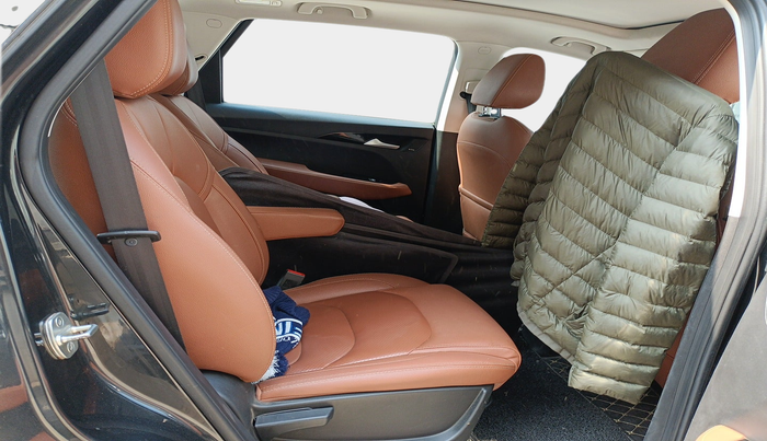 2021 MG HECTOR PLUS SHARP 1.5 PETROL TURBO HYBRID MT 6-STR, Petrol, Manual, 1,25,543 km, interior