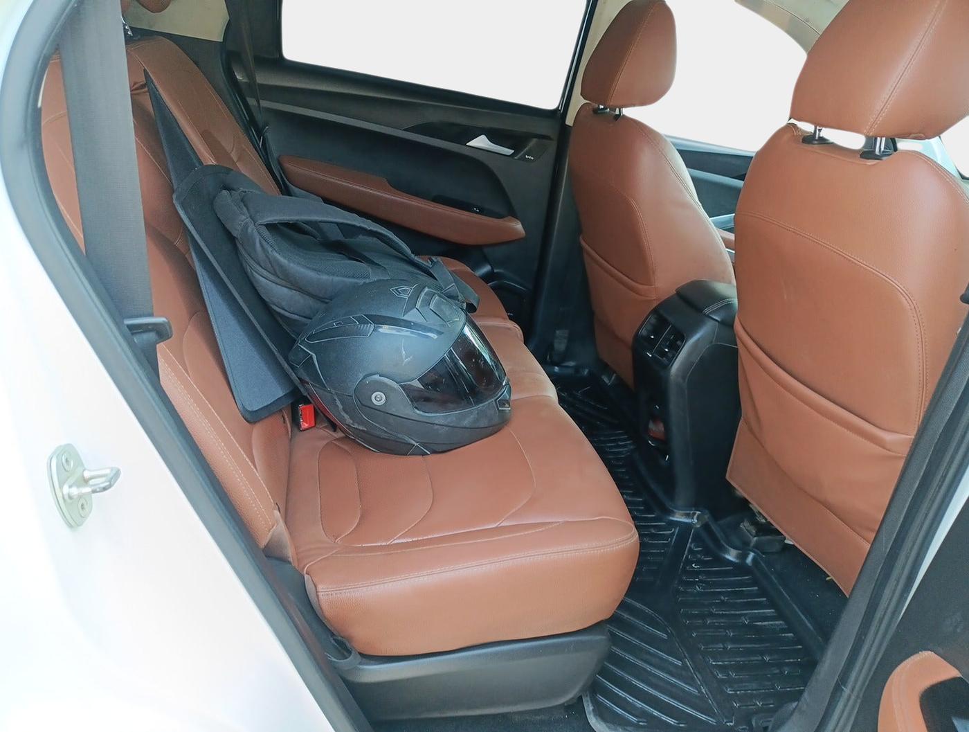 2021 MG HECTOR PLUS SMART 2.0 DIESEL TURBO MT 7-STR, Diesel, Manual, 1,55,000 km, interior