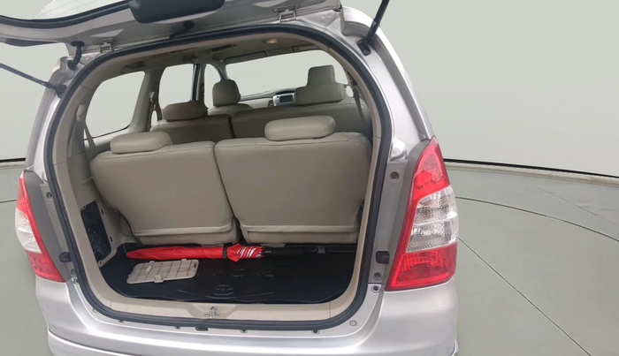 2014 Toyota Innova 2.5 VX 8 STR, Diesel, Manual, 1,49,111 km, exterior