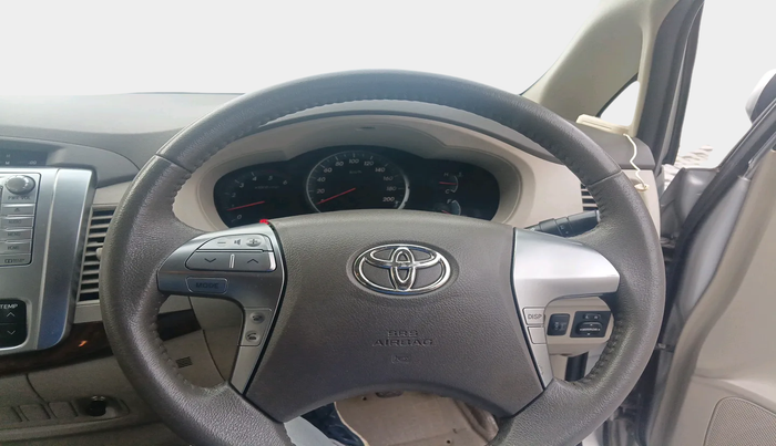 2014 Toyota Innova 2.5 VX 8 STR, Diesel, Manual, 1,49,111 km, interior